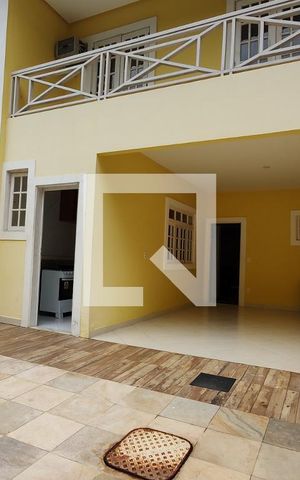 Casa de condomínio à venda com 250m², 4 quartos e 2 vagas Casa de condomínio à venda com 250m², 4 quartos e 2 vagasGaragem