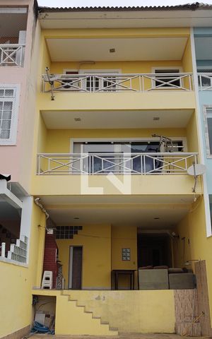 Casa de condomínio à venda com 250m², 4 quartos e 2 vagasQuintal