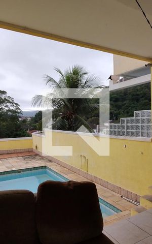 Casa de condomínio à venda com 250m², 4 quartos e 2 vagas Casa de condomínio à venda com 250m², 4 quartos e 2 vagasQuintal