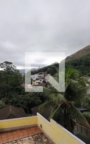 Casa de condomínio à venda com 250m², 4 quartos e 2 vagas Casa de condomínio à venda com 250m², 4 quartos e 2 vagasVista