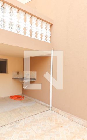 Casa à venda com 260m², 4 quartos e 3 vagas Casa à venda com 260m², 4 quartos e 3 vagasQuintal