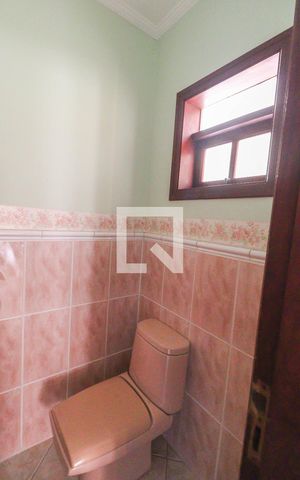 Casa à venda com 260m², 4 quartos e 3 vagas Casa à venda com 260m², 4 quartos e 3 vagasLavabo