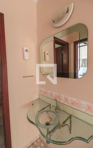 Casa à venda com 260m², 4 quartos e 3 vagas Casa à venda com 260m², 4 quartos e 3 vagasLavabo