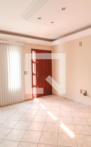 Casa à venda com 260m², 4 quartos e 3 vagas Casa à venda com 260m², 4 quartos e 3 vagasSala