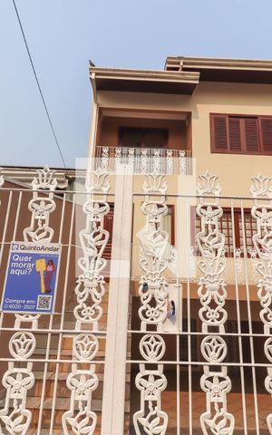 Casa à venda com 260m², 4 quartos e 3 vagas Casa à venda com 260m², 4 quartos e 3 vagasPlaca