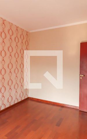 Casa à venda com 260m², 4 quartos e 3 vagas Casa à venda com 260m², 4 quartos e 3 vagasQuarto