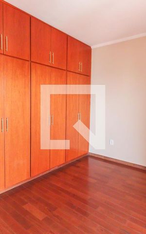 Casa à venda com 260m², 4 quartos e 3 vagas Casa à venda com 260m², 4 quartos e 3 vagasSuíte
