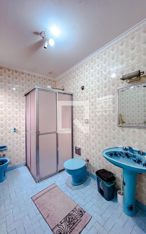 Casa à venda com 130m², 3 quartos e 2 vagasBanheiro