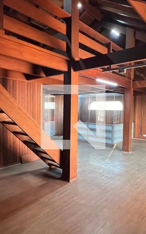 Casa para alugar com 929m², 4 quartos e 4 vagas Casa para alugar com 929m², 4 quartos e 4 vagasSótão