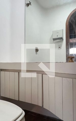 Casa para alugar com 929m², 4 quartos e 4 vagas Casa para alugar com 929m², 4 quartos e 4 vagasLavabo do sótão