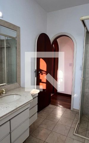 Casa para alugar com 929m², 4 quartos e 4 vagas Casa para alugar com 929m², 4 quartos e 4 vagasBanheiro 1