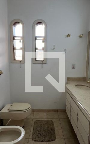 Casa para alugar com 929m², 4 quartos e 4 vagas Casa para alugar com 929m², 4 quartos e 4 vagasBanheiro 1