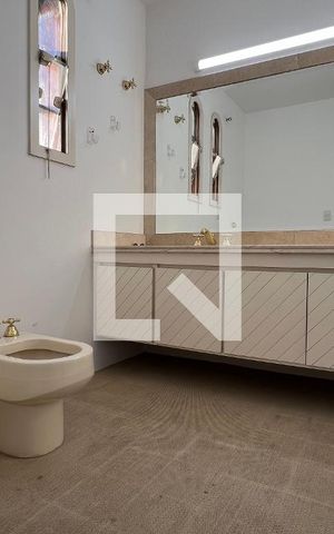 Casa para alugar com 929m², 4 quartos e 4 vagas Casa para alugar com 929m², 4 quartos e 4 vagasBanheiro da Suíte 2