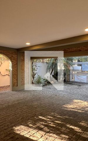 Casa para alugar com 929m², 4 quartos e 4 vagas Casa para alugar com 929m², 4 quartos e 4 vagasGaragem