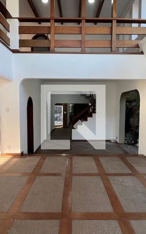 Casa para alugar com 929m², 4 quartos e 4 vagas Casa para alugar com 929m², 4 quartos e 4 vagasSala