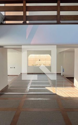 Casa para alugar com 929m², 4 quartos e 4 vagas Casa para alugar com 929m², 4 quartos e 4 vagasSala