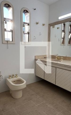 Casa para alugar com 929m², 4 quartos e 4 vagas Casa para alugar com 929m², 4 quartos e 4 vagasBanheiro da Suíte 2