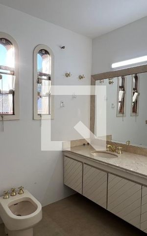 Casa para alugar com 929m², 4 quartos e 4 vagas Casa para alugar com 929m², 4 quartos e 4 vagasBanheiro da Suíte 2