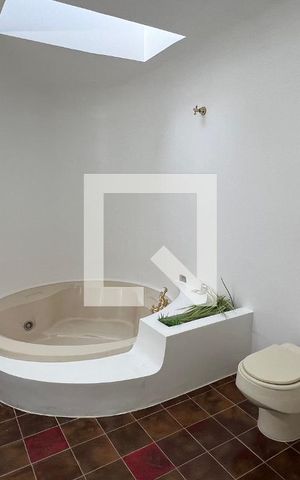 Casa para alugar com 929m², 4 quartos e 4 vagas Casa para alugar com 929m², 4 quartos e 4 vagasBanheiro da Suíte 1