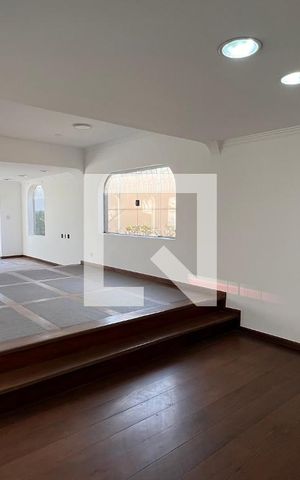Casa para alugar com 929m², 4 quartos e 4 vagas Casa para alugar com 929m², 4 quartos e 4 vagasSala