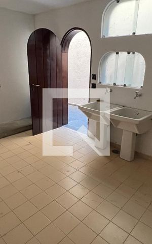 Casa para alugar com 929m², 4 quartos e 4 vagas Casa para alugar com 929m², 4 quartos e 4 vagasLavanderia