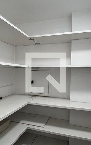 Casa para alugar com 929m², 4 quartos e 4 vagas Casa para alugar com 929m², 4 quartos e 4 vagasDispensa