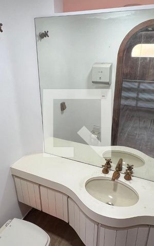 Casa para alugar com 929m², 4 quartos e 4 vagas Casa para alugar com 929m², 4 quartos e 4 vagasLavabo do sótão