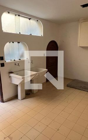 Casa para alugar com 929m², 4 quartos e 4 vagas Casa para alugar com 929m², 4 quartos e 4 vagasLavanderia