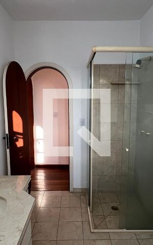 Casa para alugar com 929m², 4 quartos e 4 vagas Casa para alugar com 929m², 4 quartos e 4 vagasBanheiro 1