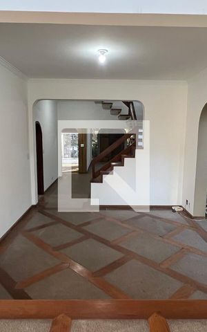 Casa para alugar com 929m², 4 quartos e 4 vagas Casa para alugar com 929m², 4 quartos e 4 vagasSala