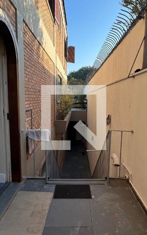 Casa para alugar com 929m², 4 quartos e 4 vagas Casa para alugar com 929m², 4 quartos e 4 vagasCorredor lateral