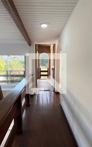 Casa para alugar com 929m², 4 quartos e 4 vagas Casa para alugar com 929m², 4 quartos e 4 vagasCorredor superior
