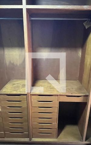 Casa para alugar com 929m², 4 quartos e 4 vagas Casa para alugar com 929m², 4 quartos e 4 vagasCloset da suíte