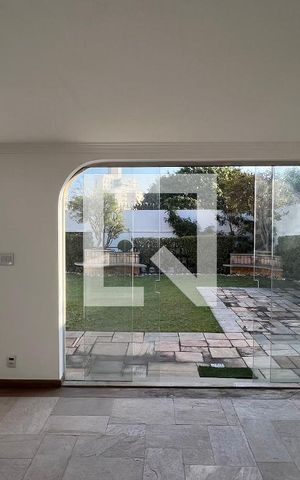 Casa para alugar com 929m², 4 quartos e 4 vagas Casa para alugar com 929m², 4 quartos e 4 vagasSala