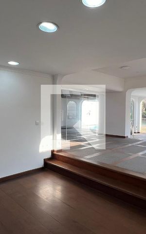 Casa para alugar com 929m², 4 quartos e 4 vagas Casa para alugar com 929m², 4 quartos e 4 vagasSala