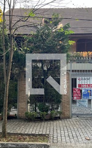 Casa para alugar com 929m², 4 quartos e 4 vagas Casa para alugar com 929m², 4 quartos e 4 vagasFachada
