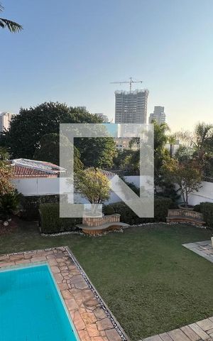 Casa para alugar com 929m², 4 quartos e 4 vagas Casa para alugar com 929m², 4 quartos e 4 vagasVaranda