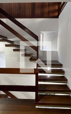 Casa para alugar com 929m², 4 quartos e 4 vagas Casa para alugar com 929m², 4 quartos e 4 vagasescada