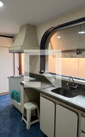 Casa para alugar com 929m², 4 quartos e 4 vagas Casa para alugar com 929m², 4 quartos e 4 vagasCozinha