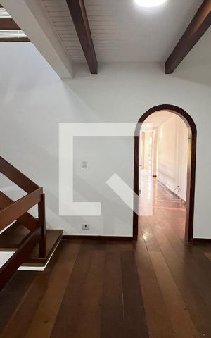 Casa para alugar com 929m², 4 quartos e 4 vagas Casa para alugar com 929m², 4 quartos e 4 vagasLiving