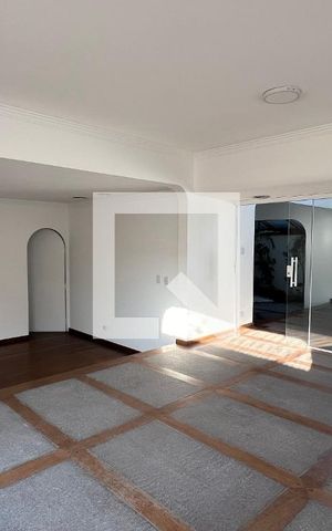 Casa para alugar com 929m², 4 quartos e 4 vagas Casa para alugar com 929m², 4 quartos e 4 vagasSala