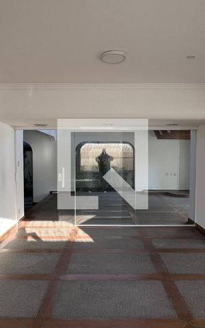 Casa para alugar com 929m², 4 quartos e 4 vagas Casa para alugar com 929m², 4 quartos e 4 vagasSala