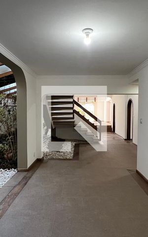 Casa para alugar com 929m², 4 quartos e 4 vagas Casa para alugar com 929m², 4 quartos e 4 vagasHall social
