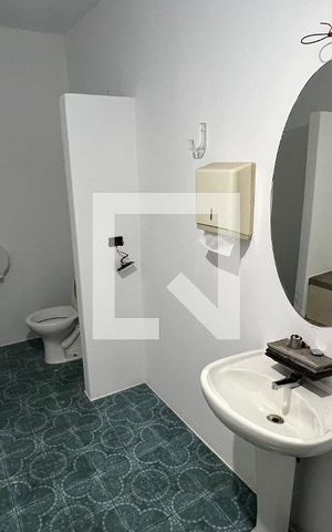 Casa para alugar com 929m², 4 quartos e 4 vagas Casa para alugar com 929m², 4 quartos e 4 vagasVestiário 2