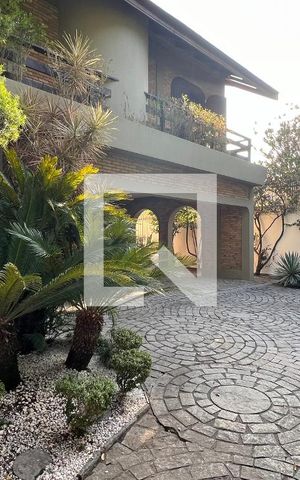 Casa para alugar com 929m², 4 quartos e 4 vagas Casa para alugar com 929m², 4 quartos e 4 vagasGaragem