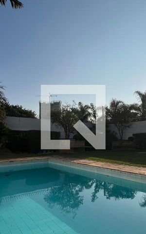 Casa para alugar com 929m², 4 quartos e 4 vagas Casa para alugar com 929m², 4 quartos e 4 vagasPiscina
