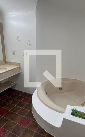 Casa para alugar com 929m², 4 quartos e 4 vagas Casa para alugar com 929m², 4 quartos e 4 vagasBanheiro da Suíte 1
