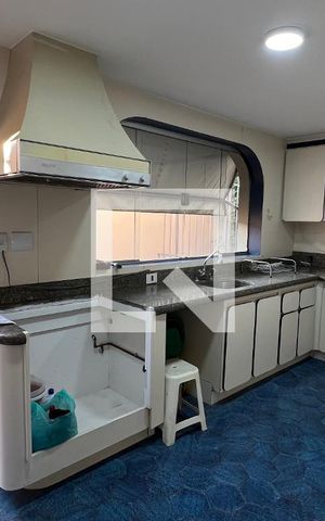 Casa para alugar com 929m², 4 quartos e 4 vagas Casa para alugar com 929m², 4 quartos e 4 vagasCozinha