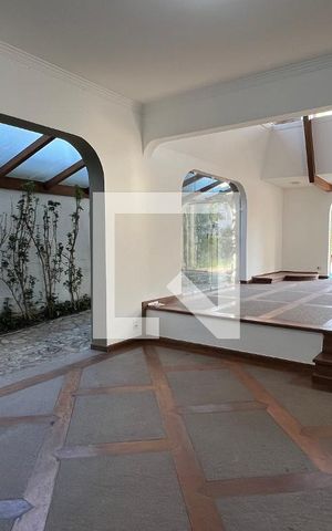 Casa para alugar com 929m², 4 quartos e 4 vagas Casa para alugar com 929m², 4 quartos e 4 vagasSala