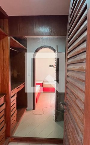 Casa para alugar com 929m², 4 quartos e 4 vagas Casa para alugar com 929m², 4 quartos e 4 vagasCloset do quarto 2
